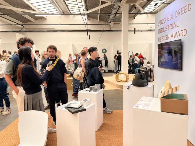 金蘆葦工業(yè)設(shè)計(jì)獎(jiǎng)首度亮相倫敦設(shè)計(jì)展，推動(dòng)數(shù)字文化創(chuàng)意技術(shù)裝備海外銷售